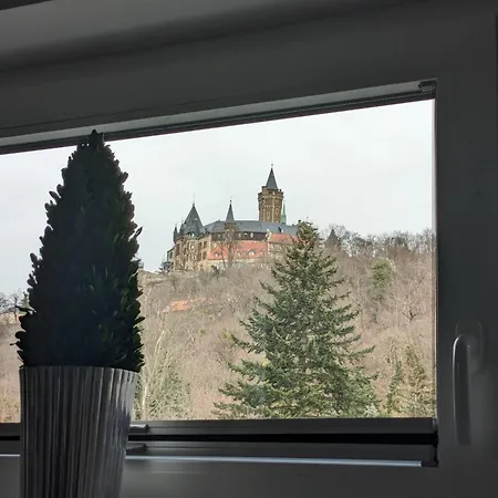 Hans Hirsch Apartment *